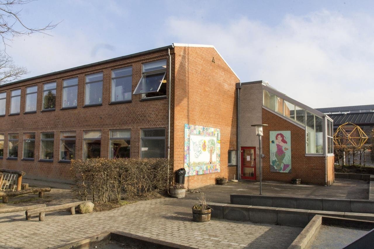 Lundevejsskolen hedder Hørsholms nye specialskole for børn i 0.-9. klasse, og som skal ligge i den nuværende SFO for 0.-2. klasse ved Usserød Skole