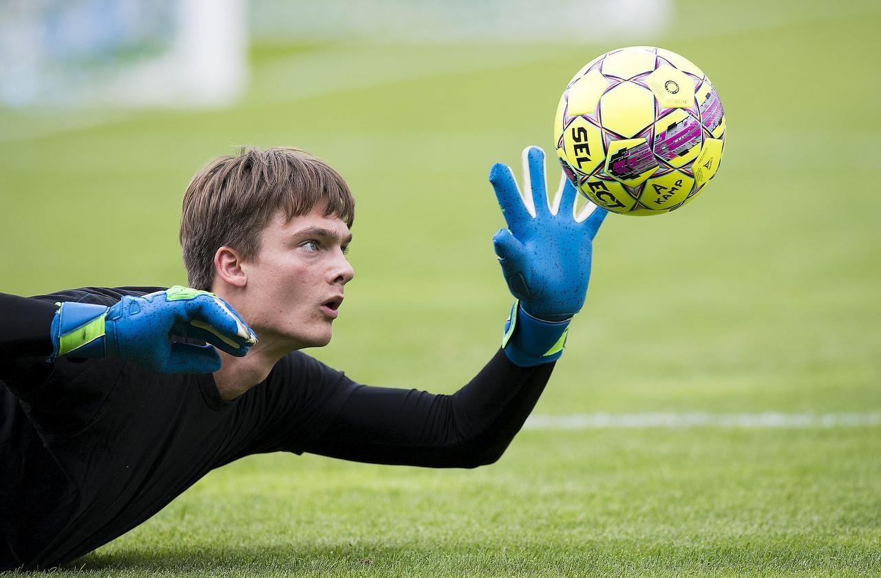 Målmand Oskar Snorre har forladt Lyngbys udskiftningsbænk og er rejst