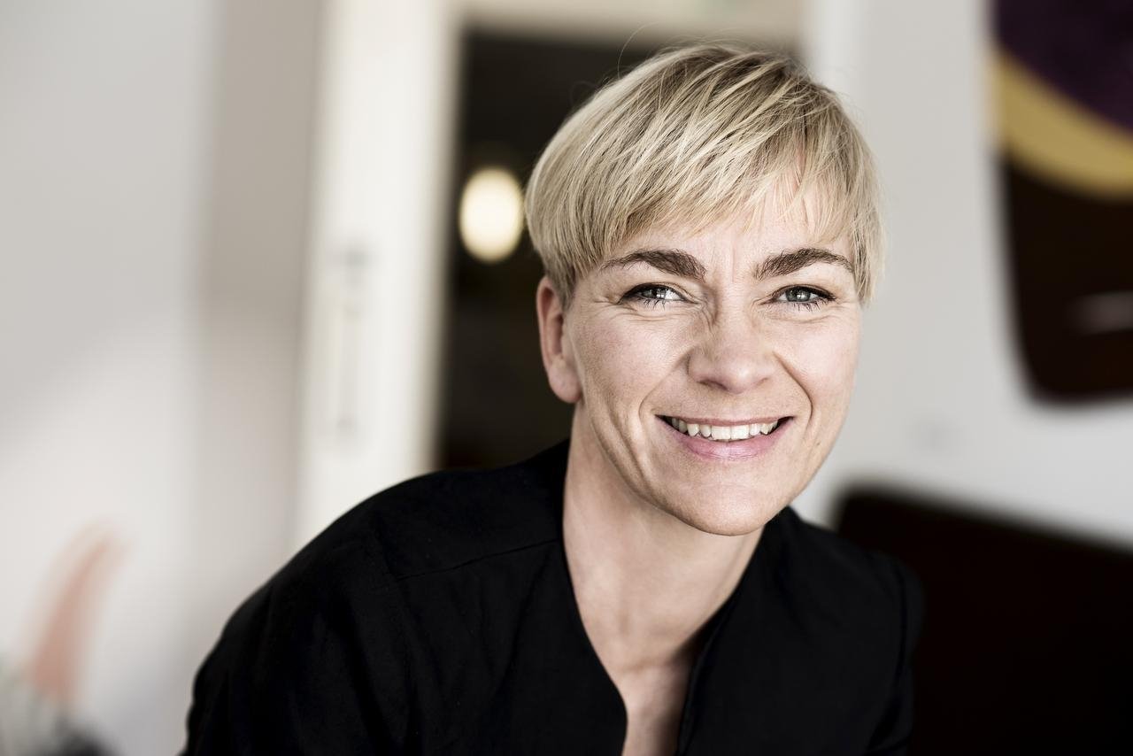 Museumsdirektør på Glyptoteket Christine Buhl Andersen er på vej til at blive Danmarks første kvindelige bestyrelsesformand for Ny Carlsbergfondet: Du skal turde at flytte dig. Gribe chancerne og få al den træning, du kan, siger den fodboldglade kunstdirektør om sin vej til en af de absolut mest magtfulde poster i dansk kunstliv