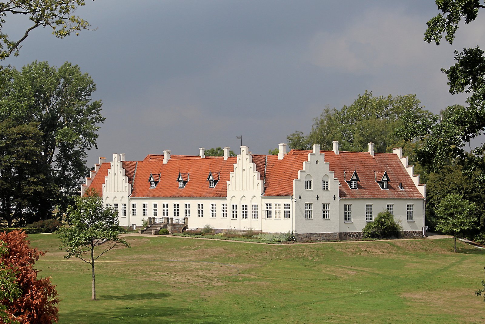Du kan blandt mange andre gode muligheder, tage til Rønnebækholm i weekenden.