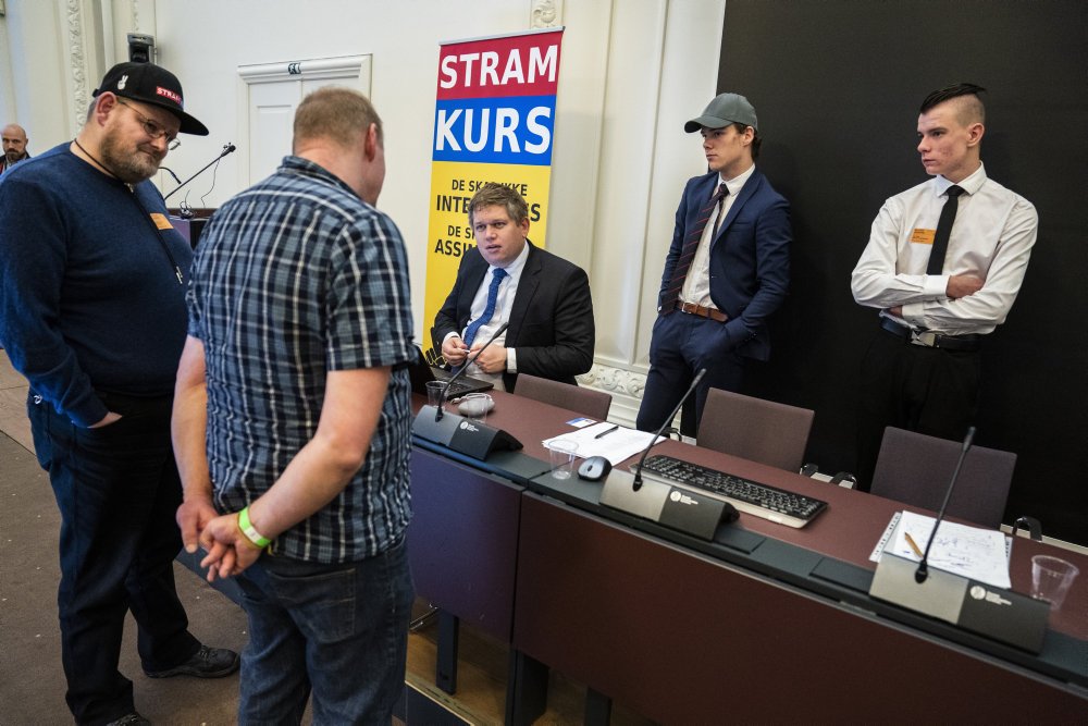 Partileder Rasmus Paludan og andre Stram Kurs-medlemmer blev lørdag valgt til partiets rigsledelse.