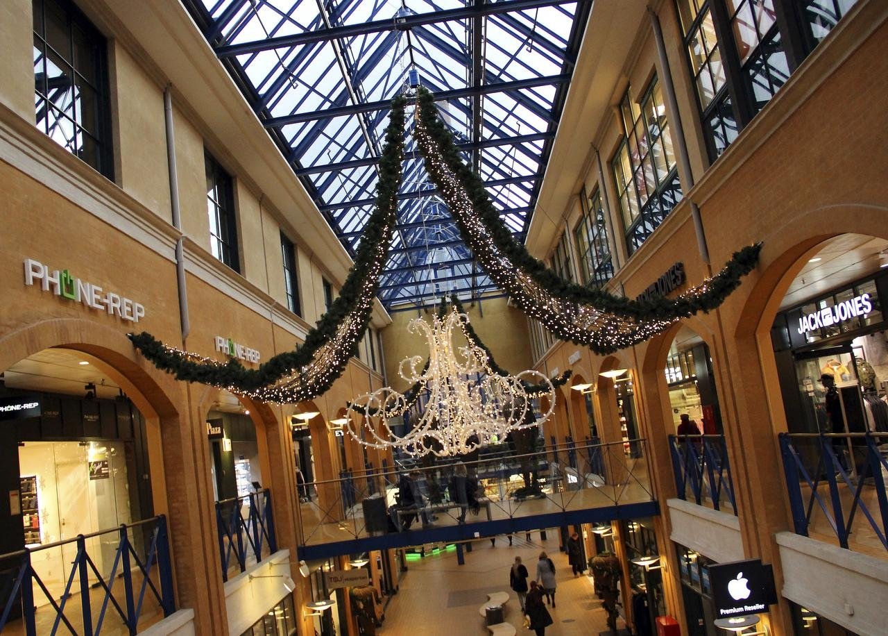 Hillerøds store bycenter lokker med live-musik, DJ, juleunderholdning for store og små og masser af gode tilbud