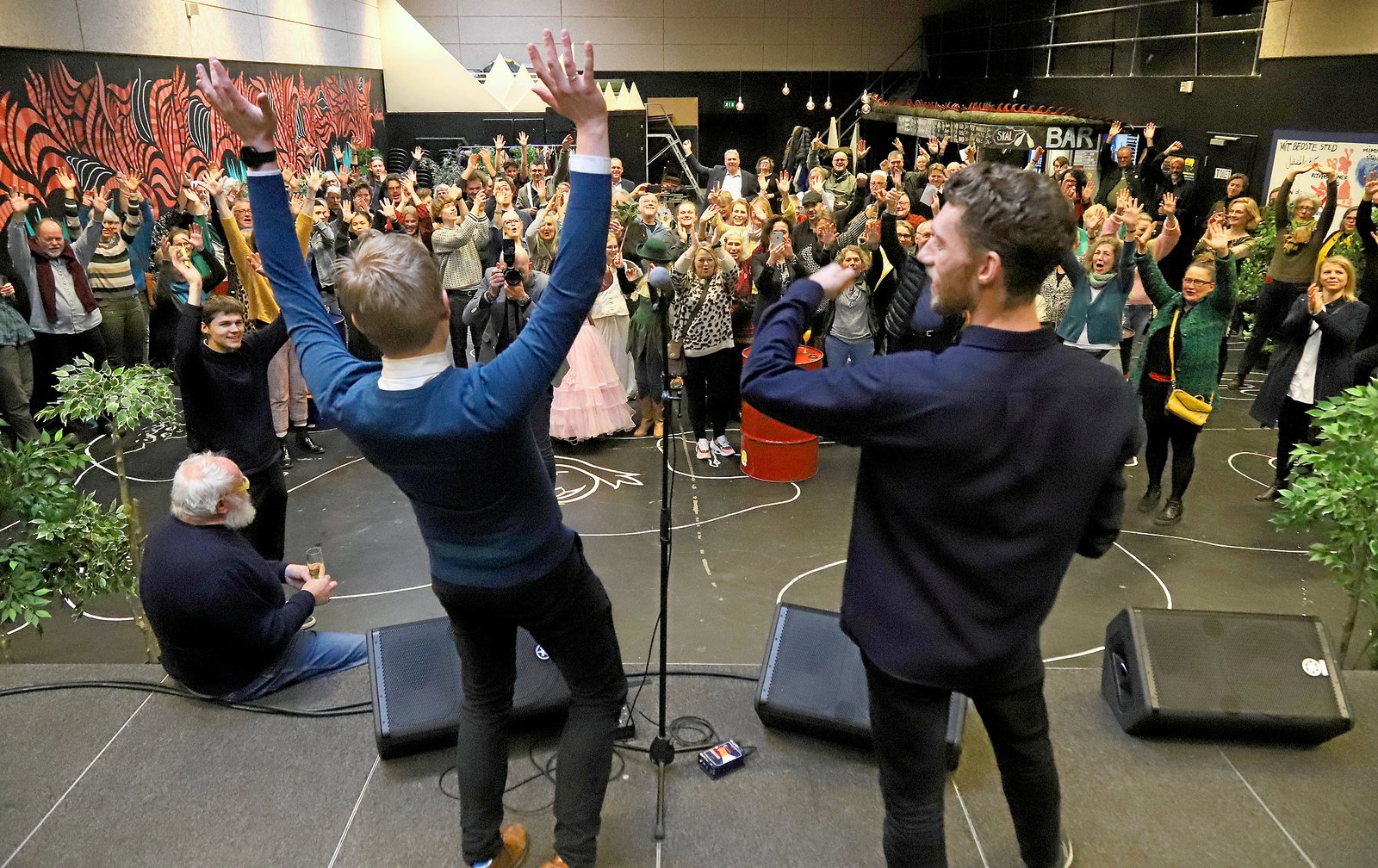 Den 1. marts giver leder af Klaverfabrikken Jens Jepsen stafetten videre. Torsdag eftermiddag var venner og ansatte samlet for at sige god vind til dagens to hovedpersoner.