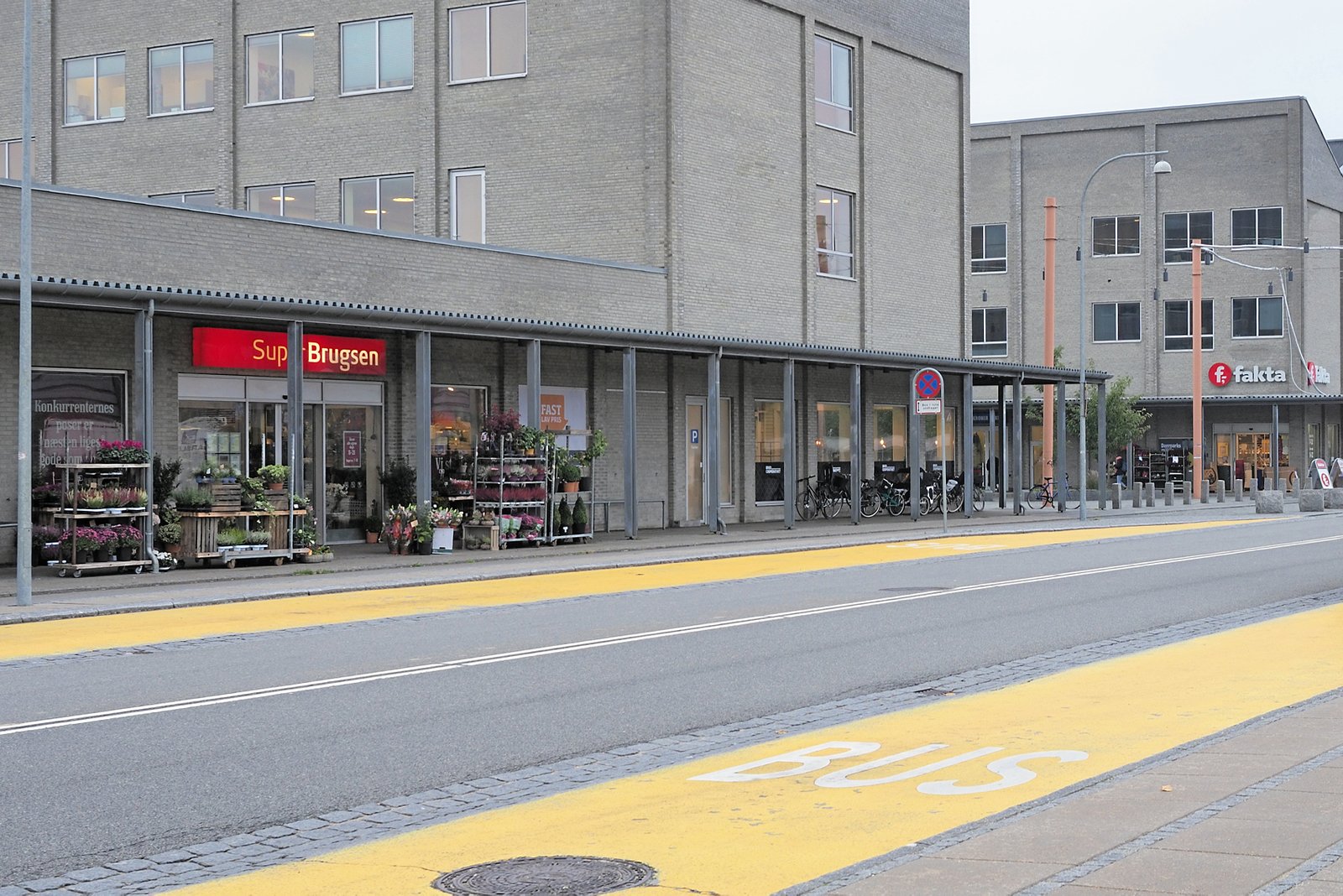 Michelle Refsgaard Pedersen fortæller, at hun risikerer bøde og plettet straffeattest, fordi hun lavede fejl ved scan selv-kassen i SuperBrugsen i Trekroner.