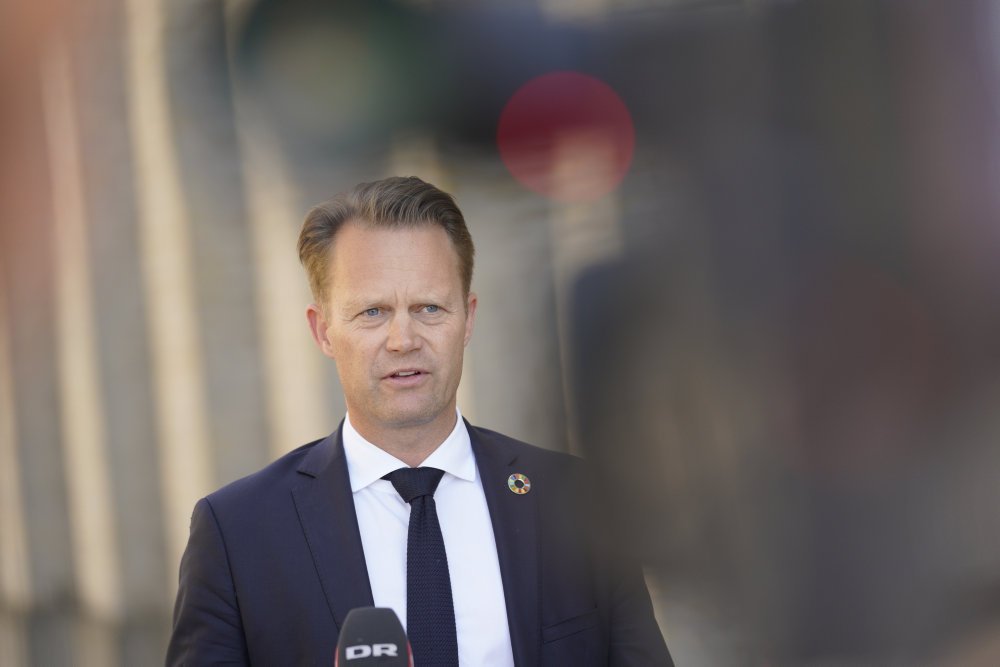 Nye rejsevejledninger betyder, at rejser til stort set alle EU-lande ikke længere frarådes fra på lørdag.