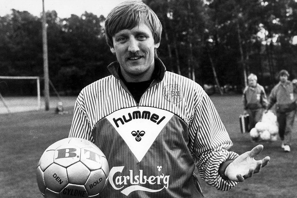 Ole Qvist, som tirsdag 25. februar runder 70 år, fik sent debut på landsholdet, men blev EM-helt i 1984 med en feberredning, der sendte Danmark i semifinalen.