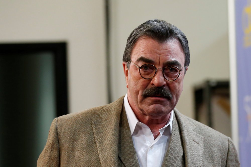 Tom Selleck er kendt fra tv-serien "Magnum P.I.", hvor han er privatdetektiv på Hawaii. Han gik glip af rollen som Indiana Jones. Den 29. januar fylder han 75.