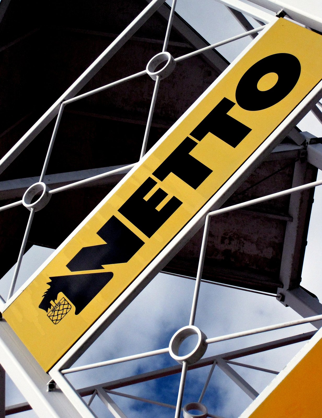 Snart kan kunder i Nettos supermarkeder få en krone tilbage i pant, når de afleverer deres gamle Netto-poser.