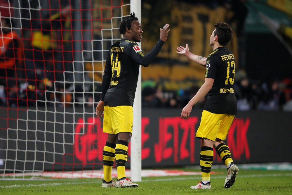 Michy Batshuayi scorede to gange, da Borussia Dortmund vekslede tre uafgjorte kampe med udesejr i Köln.