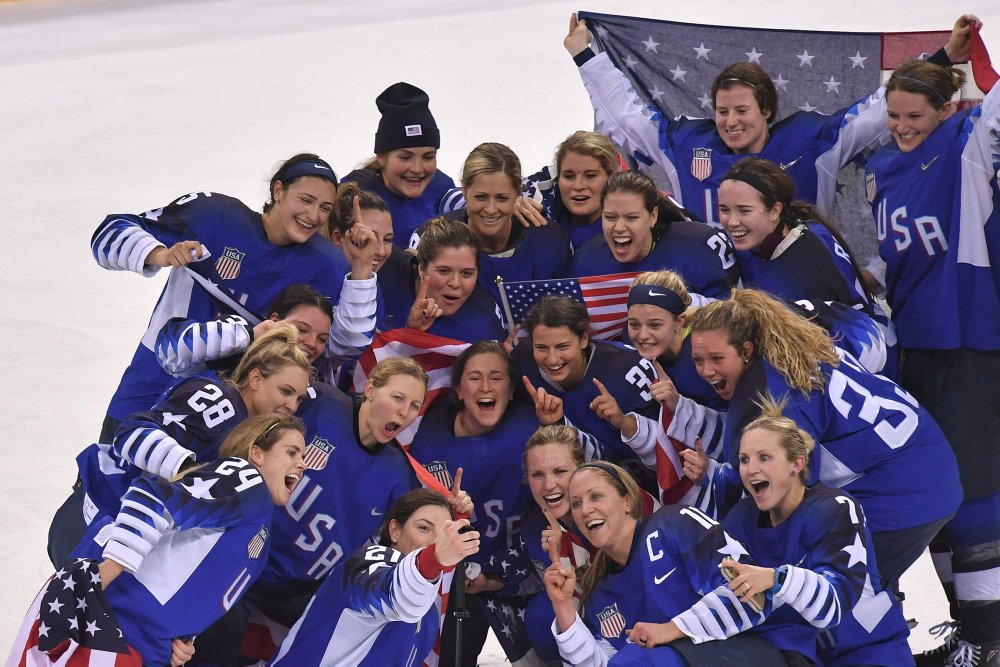 Kvindernes OL-finale i ishockey måtte i straffeslag, og her sikrede USA sejren på en fremragende scoring.