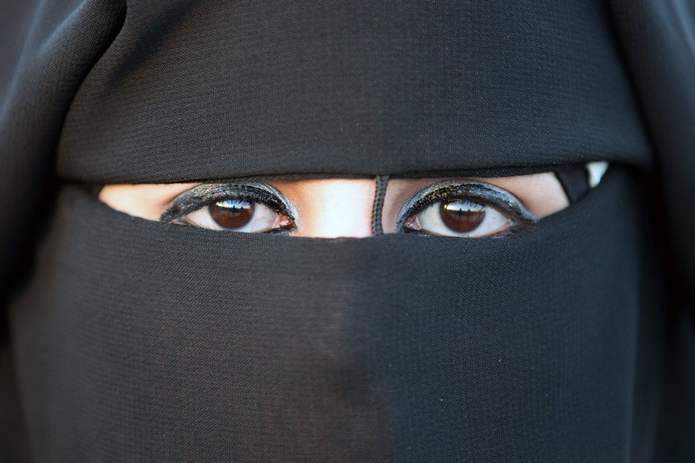 En række beklædningsgenstande er omfattet af det kommende maskeringsforbud, viser et regeringsnotat ifølge DR.