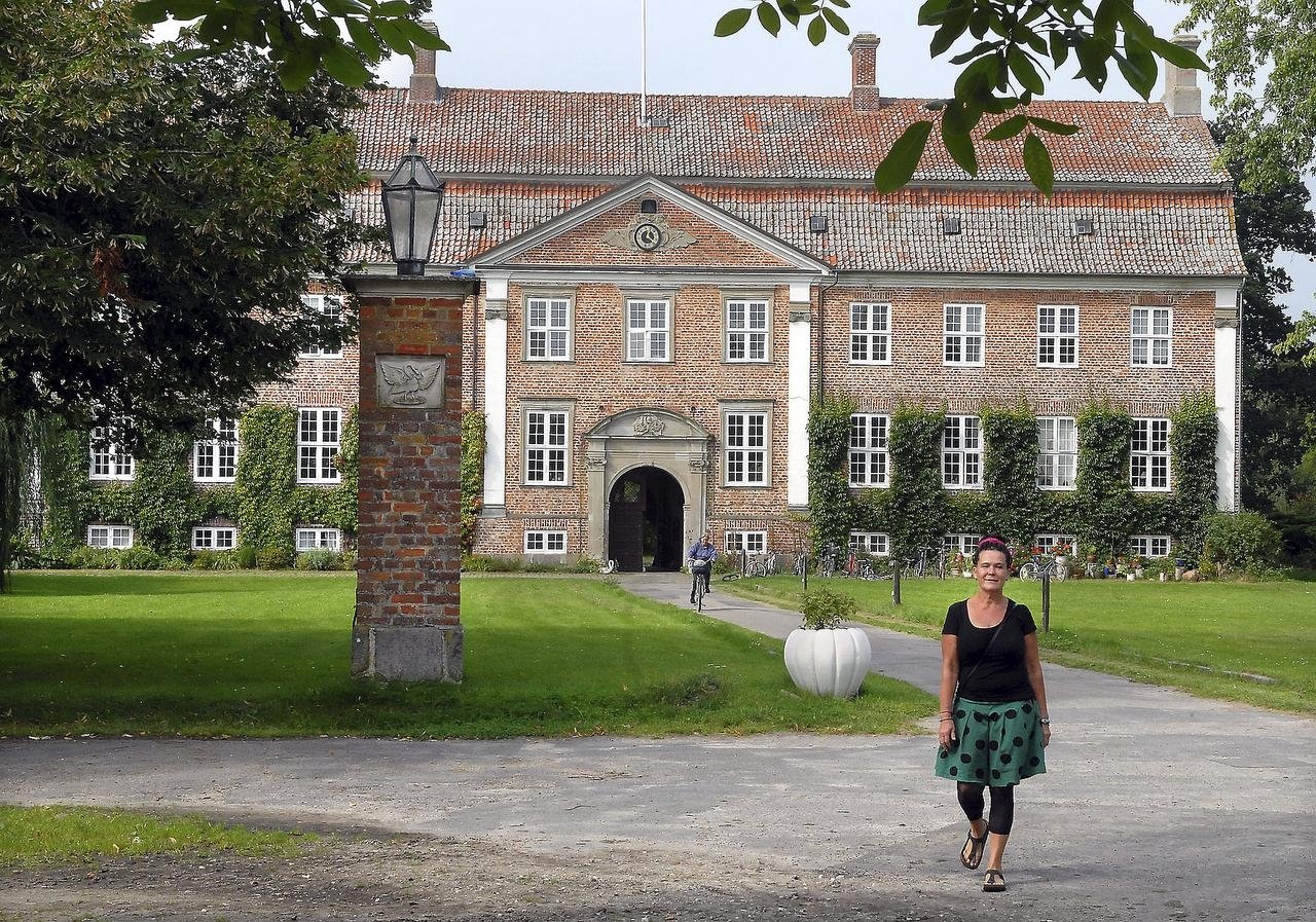 Kirsten Høngsmark er en af de 9 svanholmere, som stadig er med, siden storkollektivet så dagens lys for 40 år siden. Og selvom der er sket en kollosal udvikling af stedet i årene der er gået, så er grundtanken stadig den samme