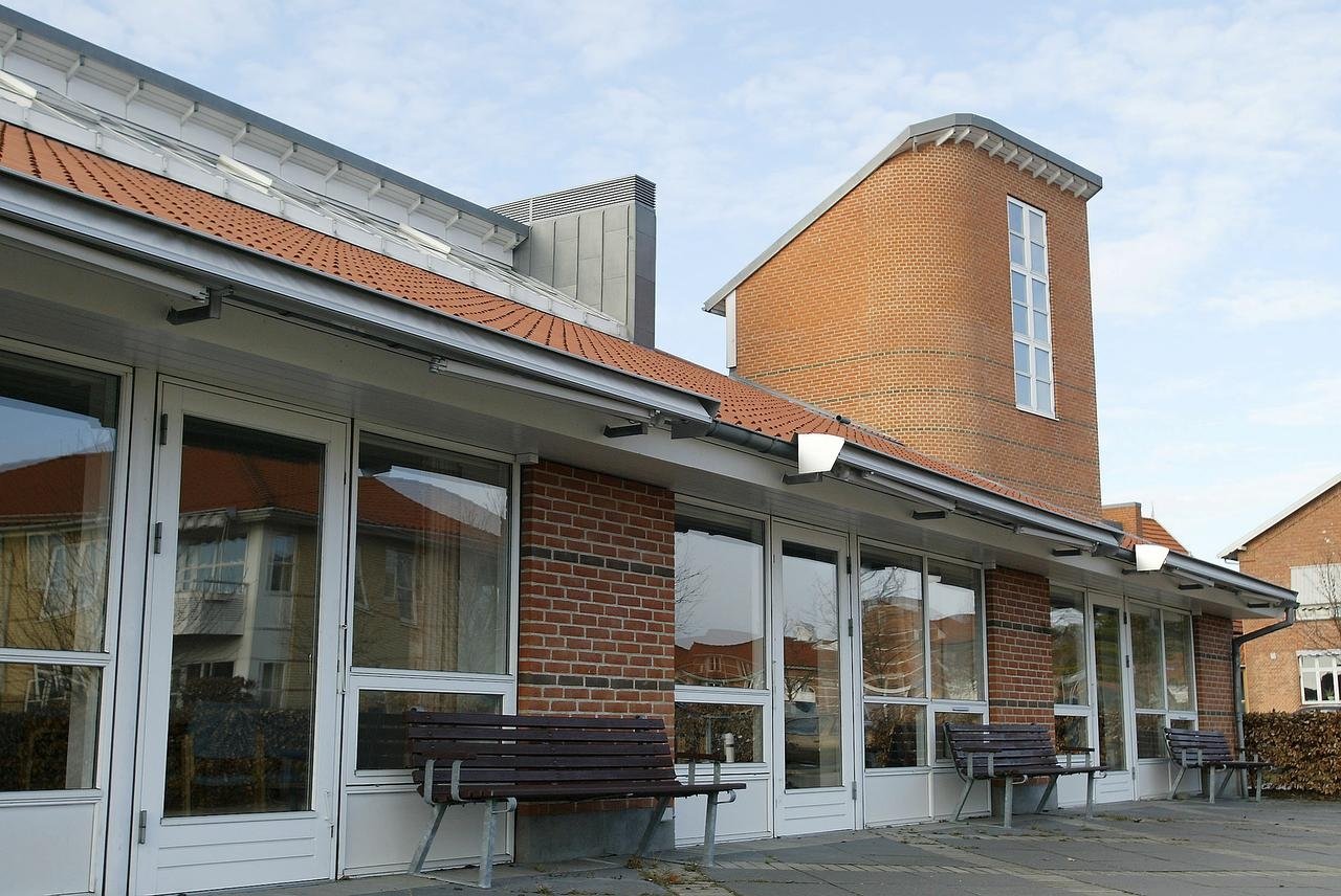 Nu er der mulighed for at købe malerier af afdøde Sussi D. Fabricius - og samtidig støtte en god sag