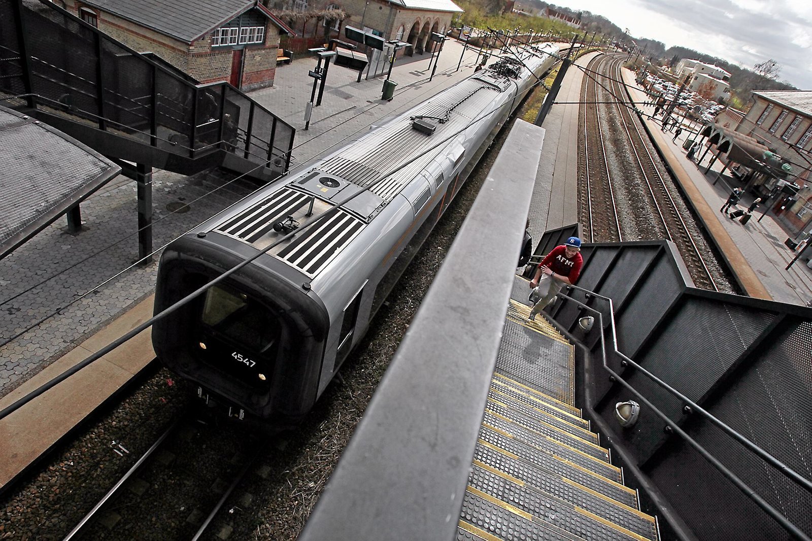 Trafikplanen for den statslige jernbane 2017-2032 rammer særligt Rungsted Kyst Station hårdt. Her varsles færre tog, og ifølge planen vil der kun køre tog fra Rungsted Kyst Station hver halve time med stop på henholdsvis Østerport og København H, ligesom der vil stoppe færre myldretidstog på stationen. Foto: Allan Nørregaard