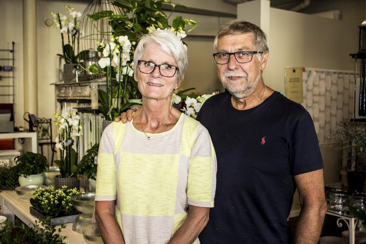 Sidsel og Niels Erik fortsætter med at binde blomster og servicere kunder. Fremover dog i et noget andet gear, efter Acacia Blomster får ny ejer
