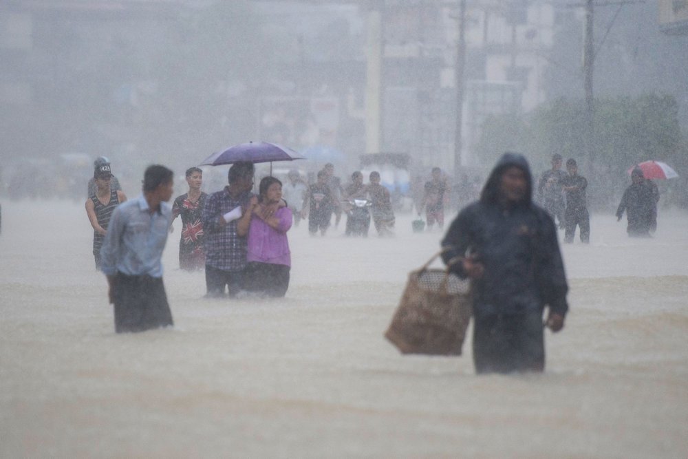 Mindst 70 er på få dage omkommet på grund af den kraftige monsunregn i Indien. I Myanmar er mindst ti døde.