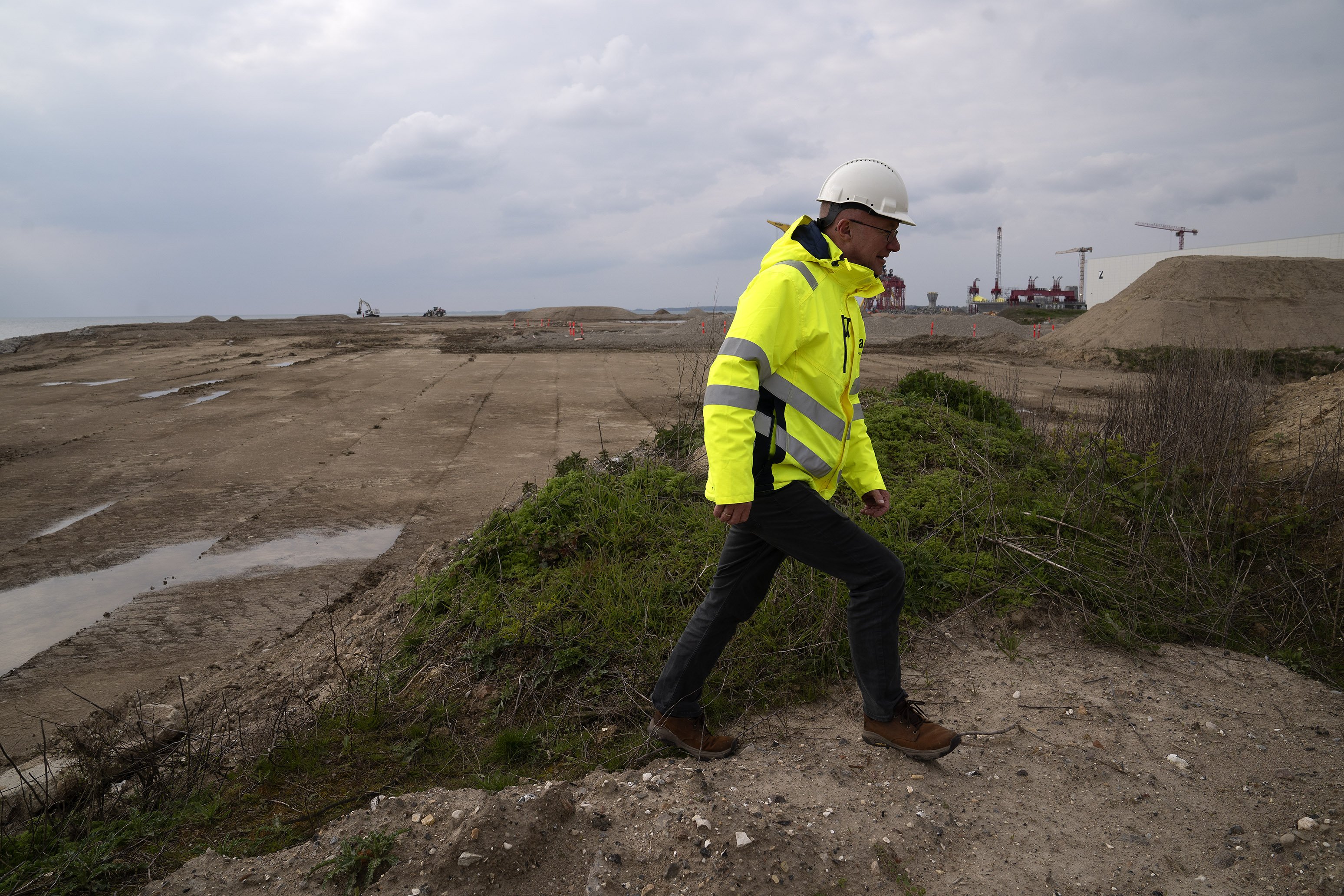 På havneudvidelsen bag plantmanager Martin Nielsen vil Arcadia eFuels bygge deres millarddyre Power-to-X-anlæg. Nu kan projektet føre til et endnu større grønt projekt.