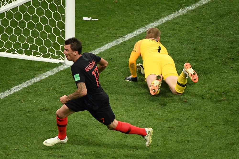 Ivan Perisic og Mario Mandzukic scorede målene for Kroatien, der blev klar til VM-finalen mod Frankrig.