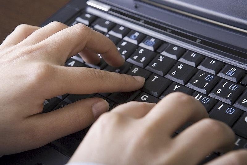 Frygten for forandring må ikke blive en undskyldning for at stå stille, mener skribenterne.