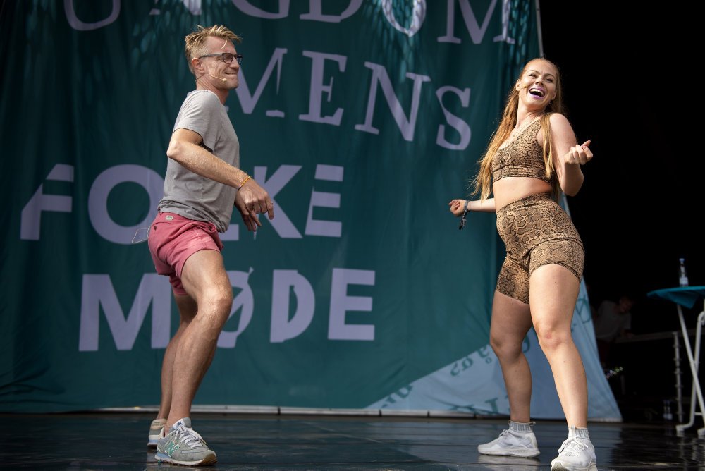 Uønskede billeder af kønsdele bunder i et samfundsproblem, mener Twerk Queen - debattøren Louise Kjølsen.