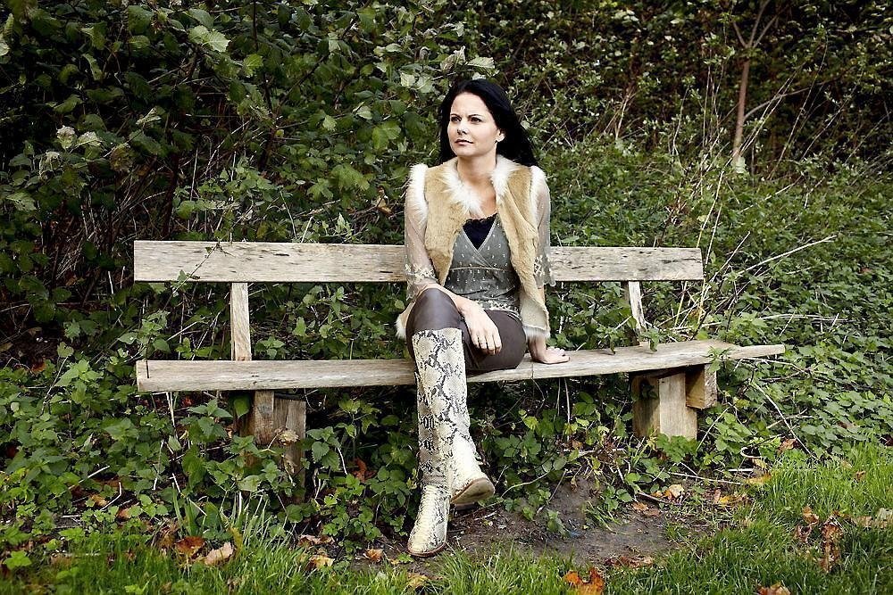 Havde køkkenudstyr, lysestager og våben i hus i Vejby