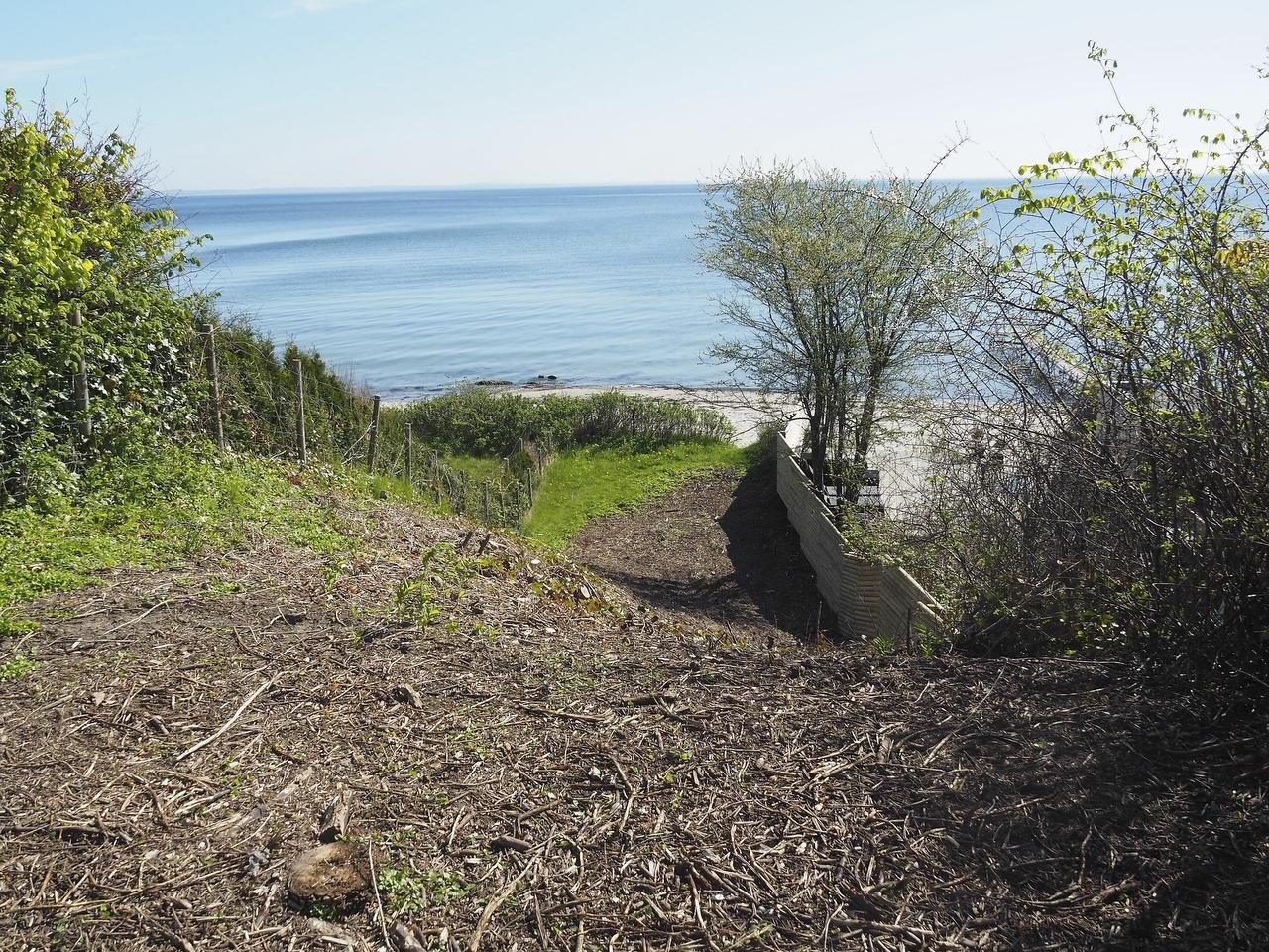 Miljø- og Teknikudvalget har godkendt, at der laves en sti til stranden på kommunens grund på Skodsborg Strandvej. Men adgangen må ikke være alt for synlig