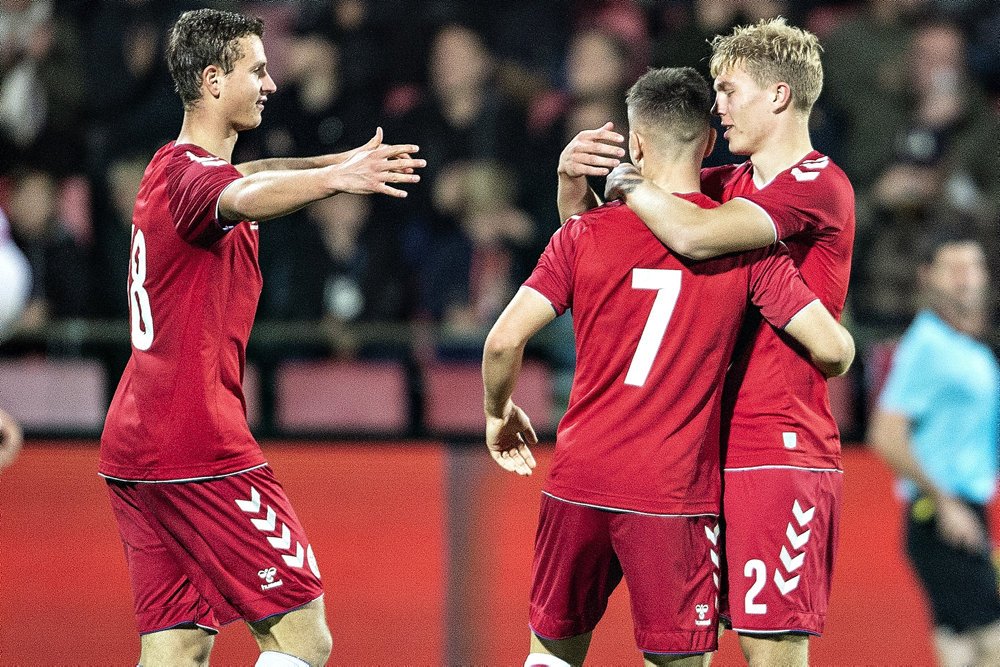 Med en sejr på 3-0 er det danske U21-landshold i fodbold klar til EM i Italien og San Marino i 2019.