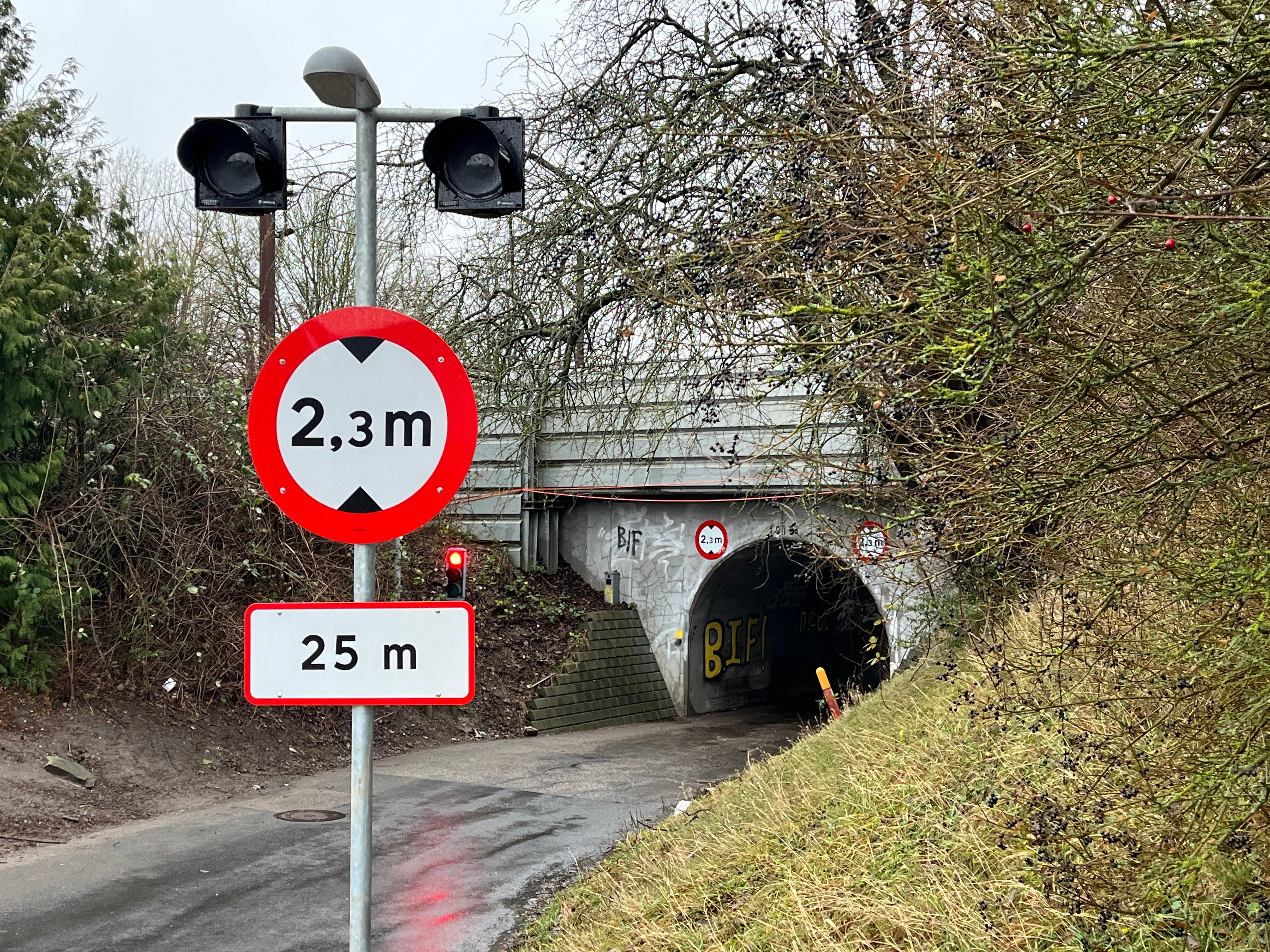 Det gik igen galt her til morgen i Sjællands mest påkørte tunnel.