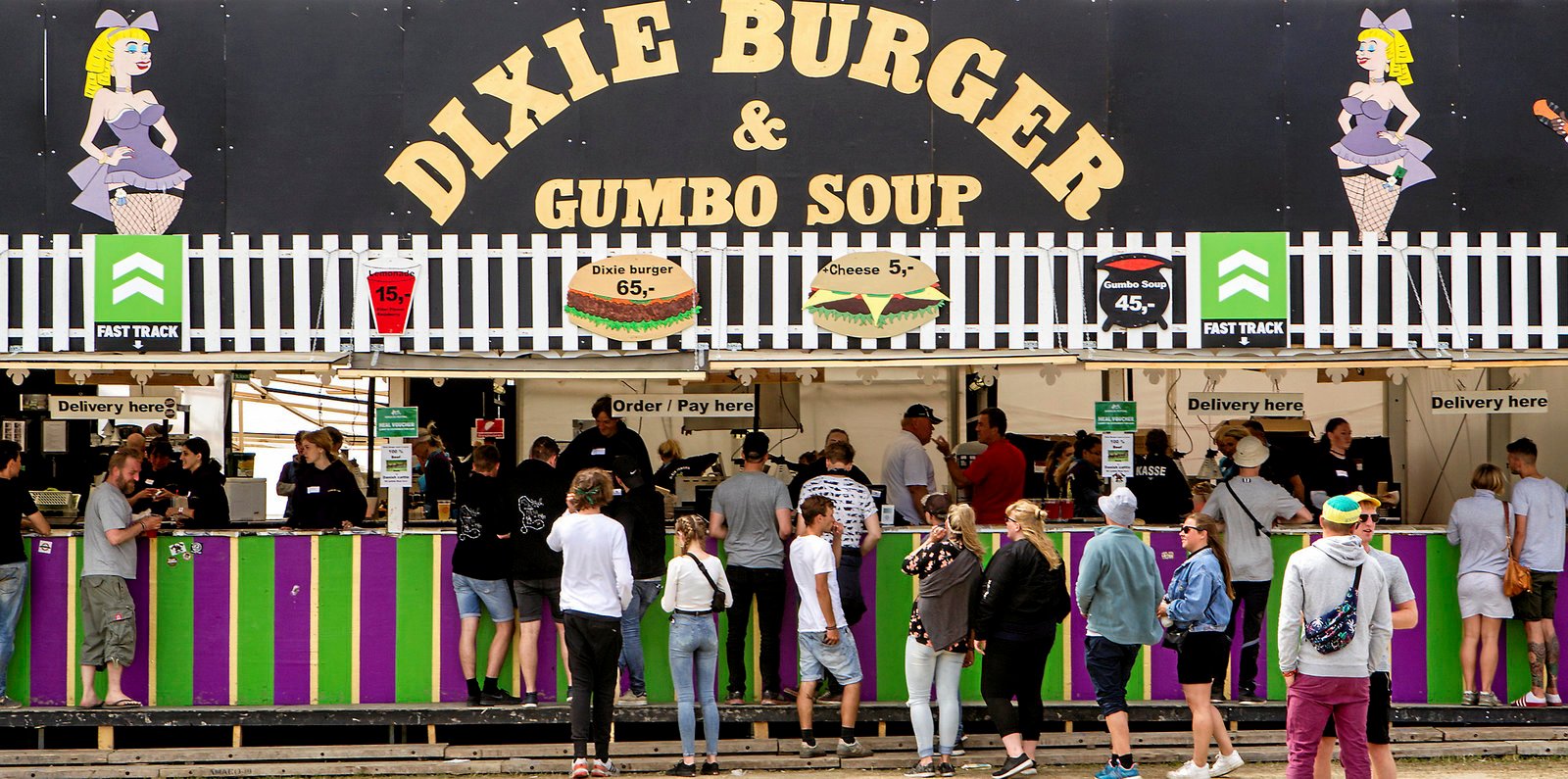 Dixie Burger skal bruge hele 350 frivillige til deres festivalbod. Det skal de nok nå i mål med.