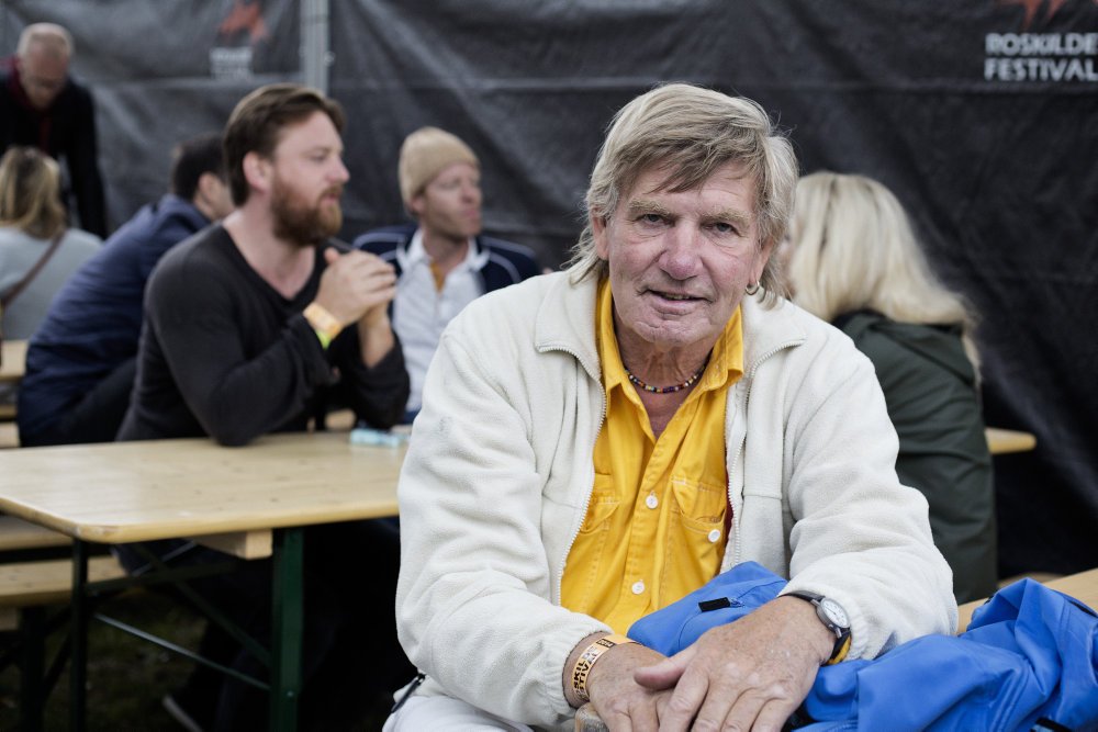 Troels Kløvedal døde 23. december i en alder af 75 år og begraves 3. januar fra Holmens Kirke i København.