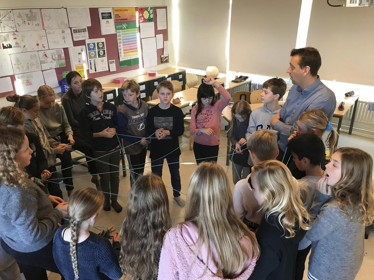 Det var intet mindre end forskningsdirektøren fra Novozymes,der trådte til som lærer for én dag for at nørde enzymer med 6. klasse på Trongårdskolen