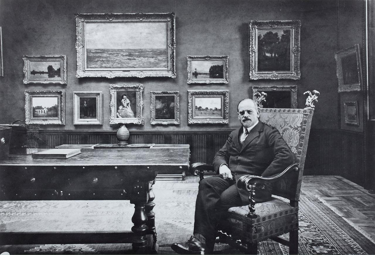 Historien om museets historie er både velskrevet og uhyre interessant, selv om nogle af de biografiske afsnit er lovlig omstændelige, skriver vor anmelder, der giver værket fire stjerner