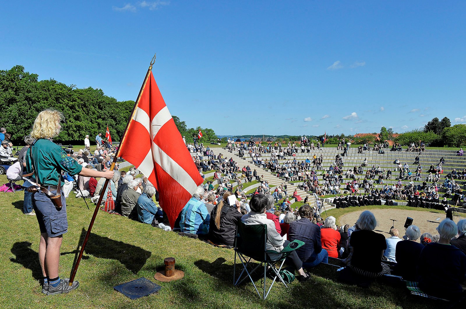 Kirkerne i Roskilde holdes fælles friluftsgudstjeneste i Folkeparkens amfiteater 2. pinsedag.