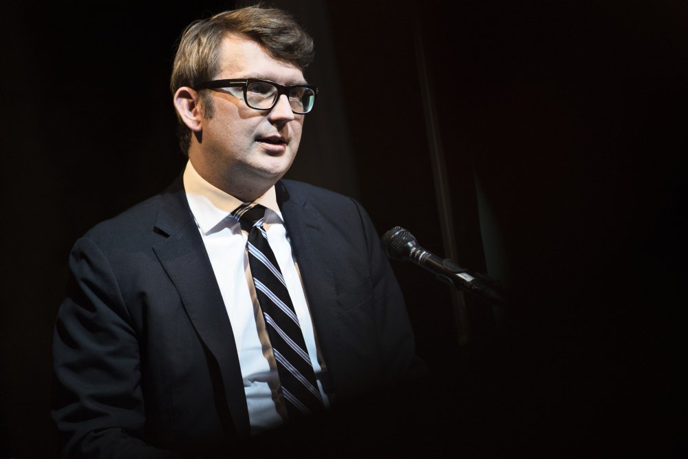 Registerfejl er skyld i, at 100 personer fejlagtigt får udbetalt regeringens jobpræmie, oplyser minister.