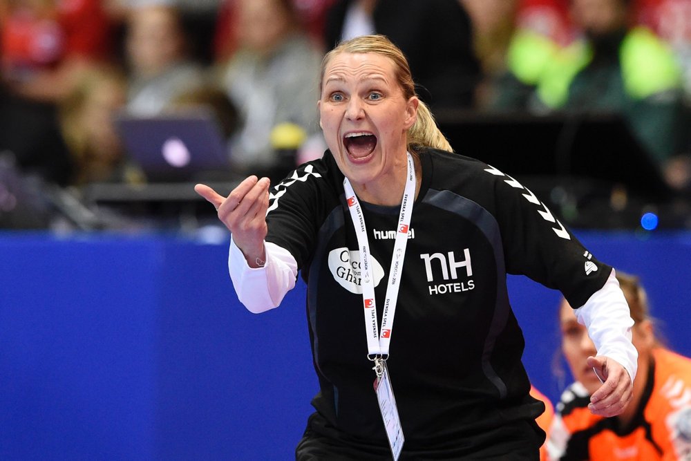 Helle Thomsen vil træne et klubhold ved siden af tjansen som landstræner for EM-sølvvinderne.