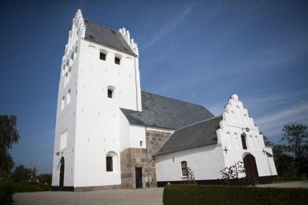 Kirkeminister Mette Bock mener, at folkekirken bidrager med meget, der kommer alle i samfundet til gavn.