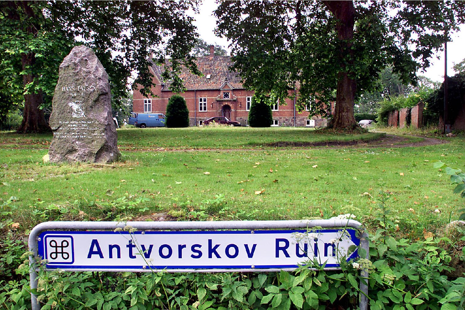 Projektet med at synliggøre Antvorskov Kloster og Slot kan også komme til at omfatte den langt senere opførte bygning Slottet, der i øjeblikket er til salg.
