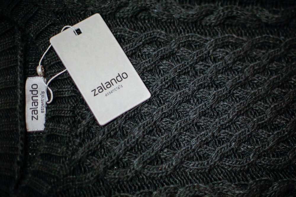 Hver tyvende danske indkøb på internettet sker enten på Zalando eller Amazon, viser en opgørelse.