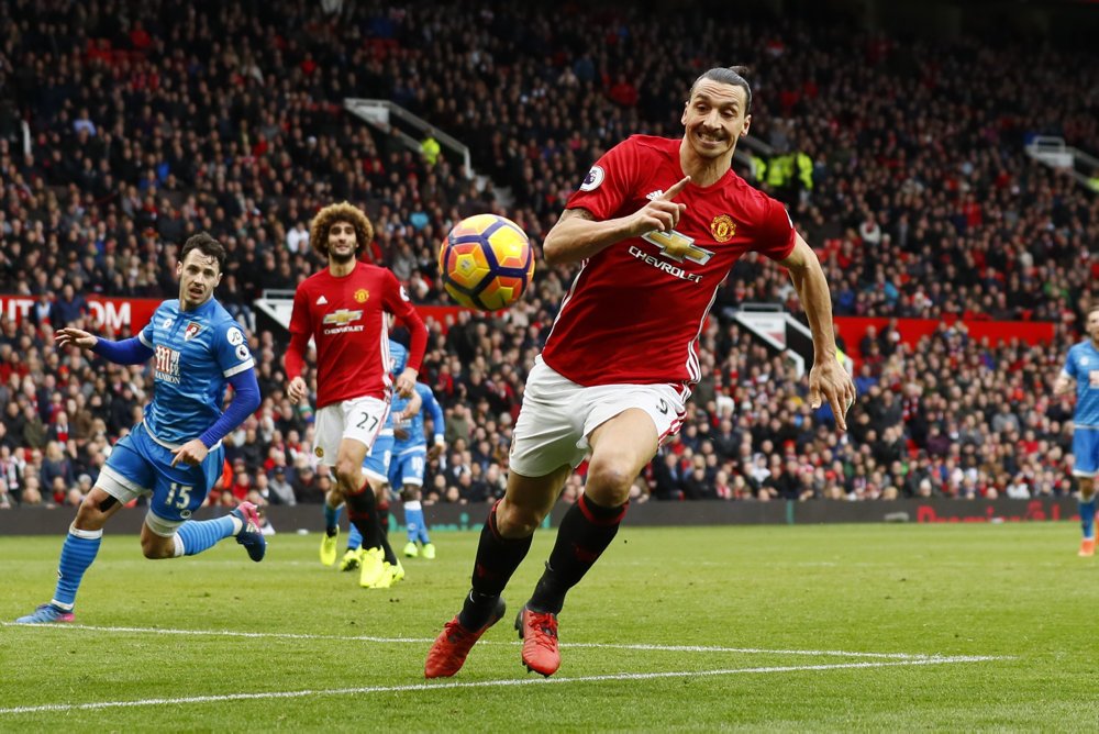 Zlatan Ibrahimovic brændte et straffespark i United-skuffelse på hjemmebane mod Bournemouth i Premier League.