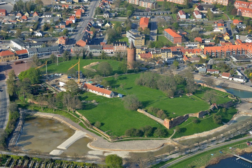Vordingborg-borgmester Knud Larsen (V) afløses efter 43 år i politik af Michael Seiding Larsen (V).