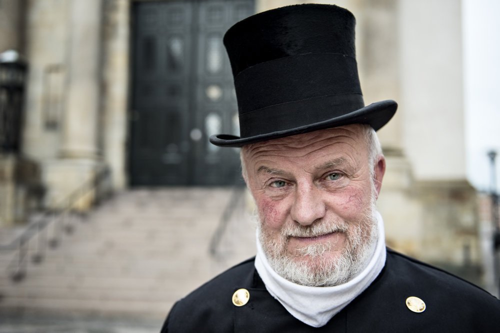 En skorstensfejer får en bøde på 25.000 kroner i Højesteret for at lade ansatte stå på tage uden sikkerhed.