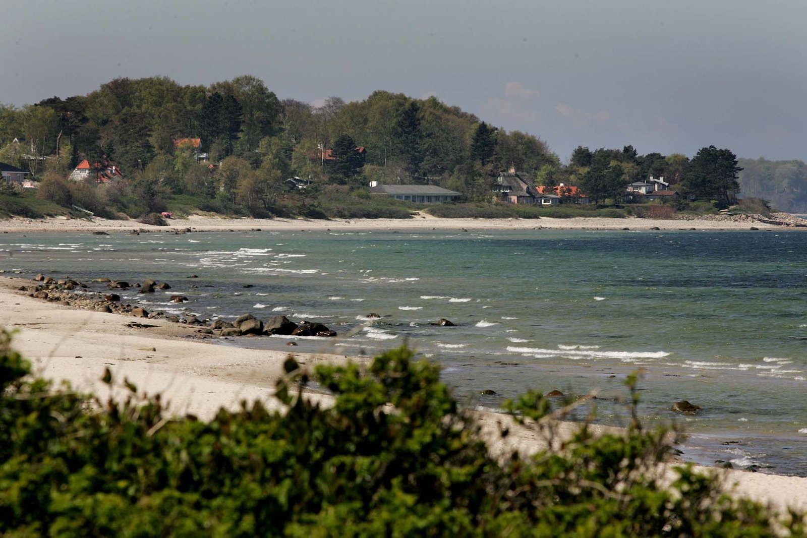 De mange tons sten skal ud på strækningen fra Nakkehoved Fyr ved Gilleleje til Hornbæk.