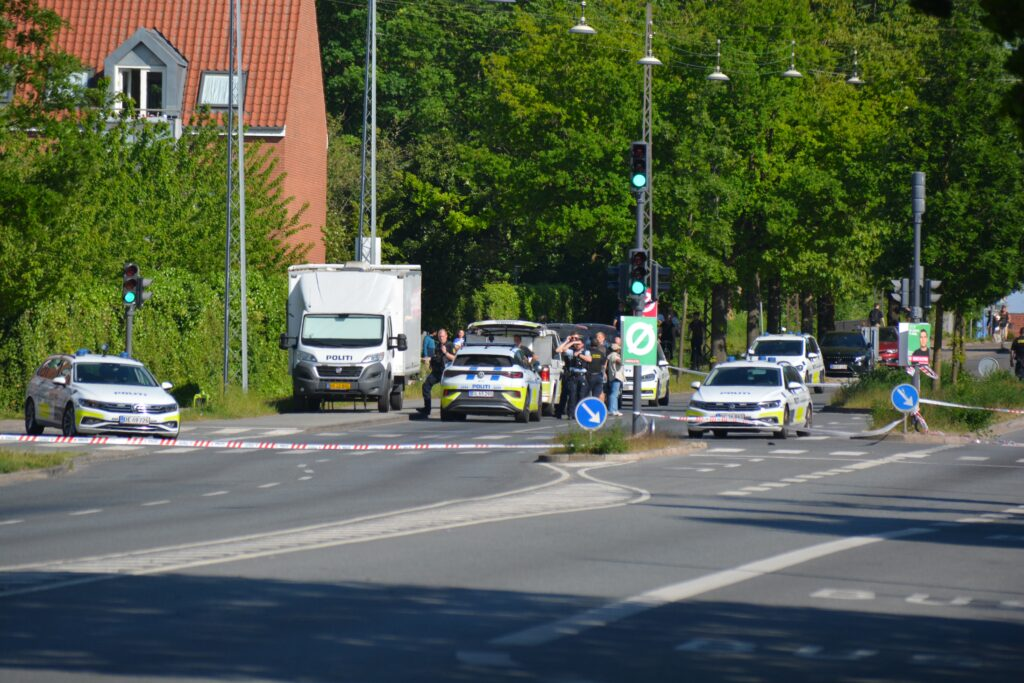 Politiet søger fortsat vidner til drabet på en 15-årig dreng i Brønshøj onsdag eftermiddag.