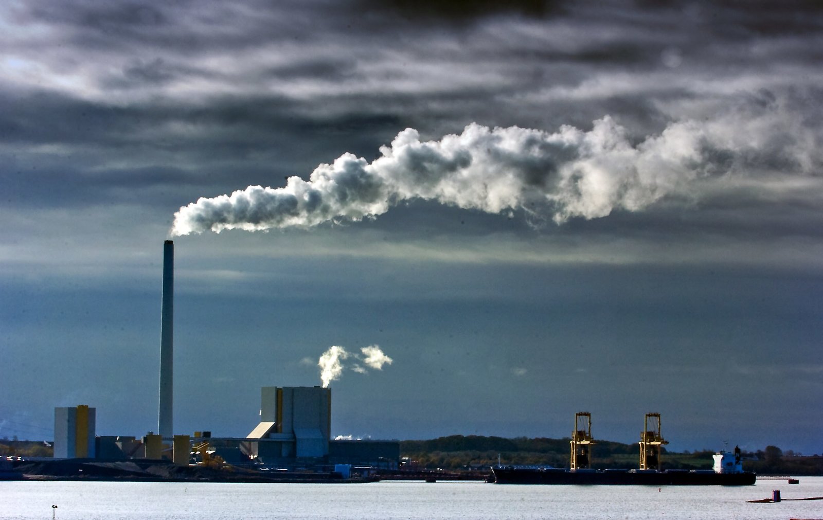 Ørsted, Equinor og Nordsøfonden skal undersøge muligheden for at lagre CO2 i Kalundborg-området.