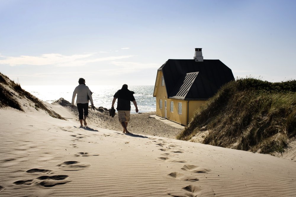 Hvis EU-borgere får lov til at købe sommerhuse i Danmark, kan priserne stige kraftigt, frygter politikere.