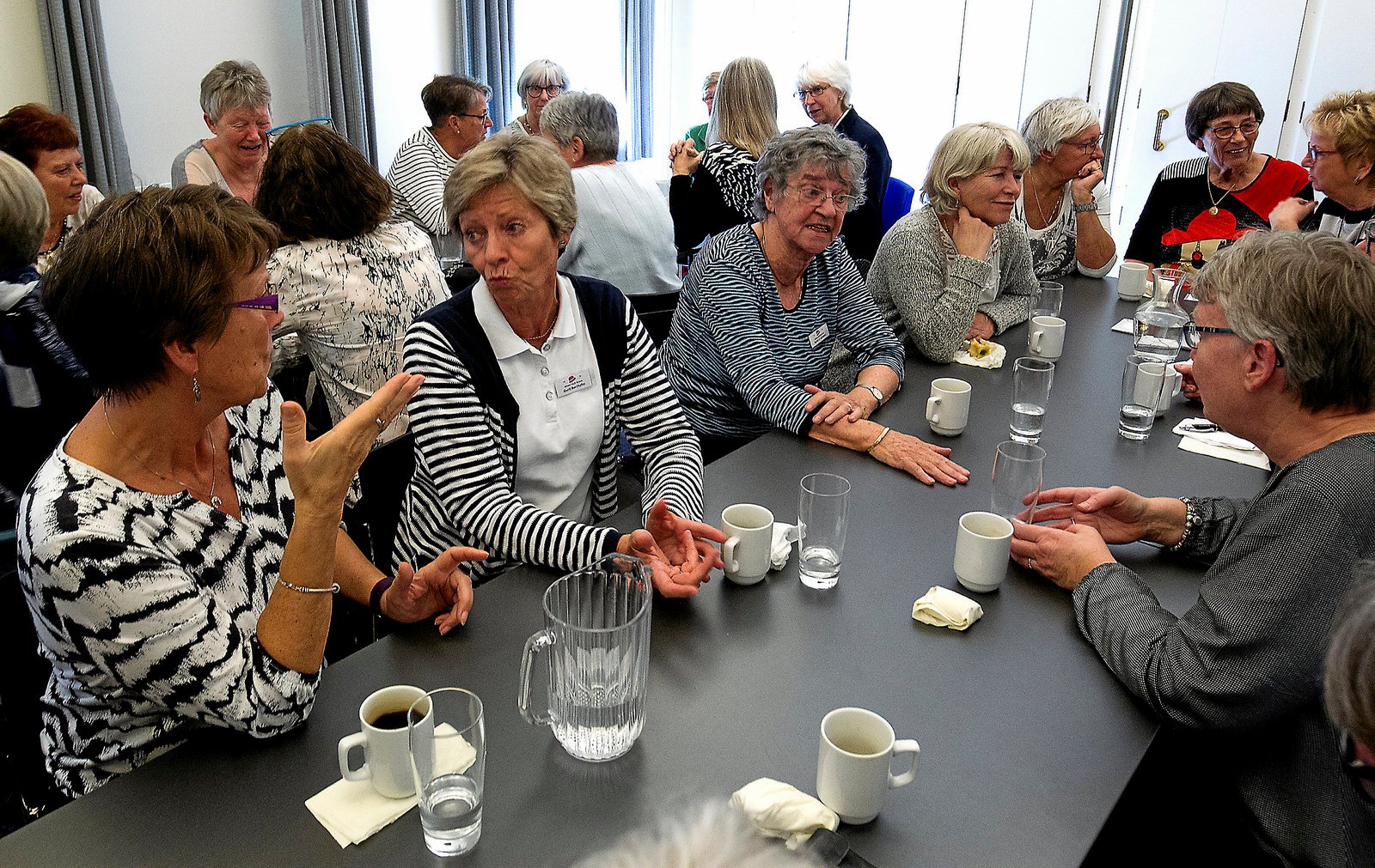 Samtalerne trives i Blixen Klubben.