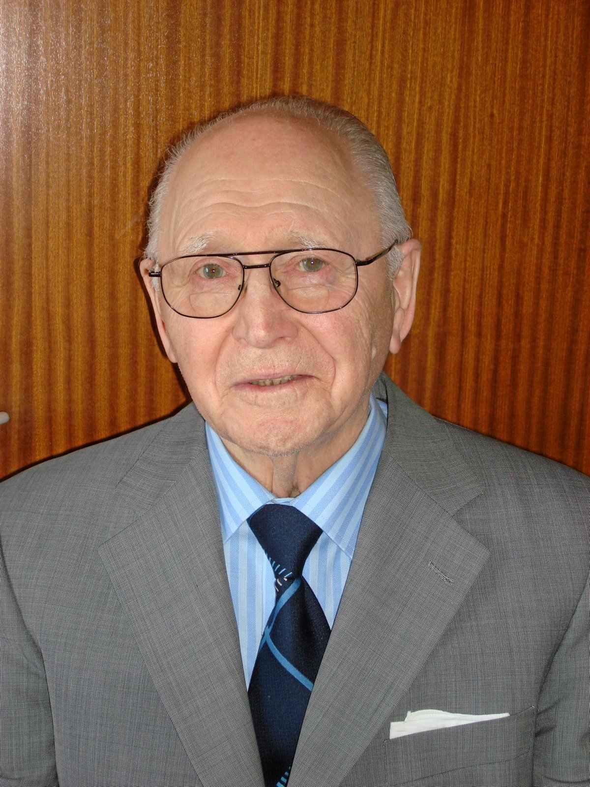 Poul Hansen, der var borgmester i Vallensbæk fra 1967 til 1993, er død. Den konservative politiker blev 95 år.