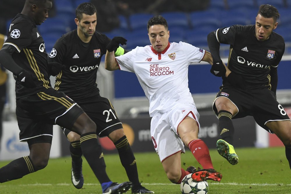 Midtbanespilleren Samir Nasri skifter fra Manchester City til tyrkiske Antalyaspor på en toårig kontrakt.