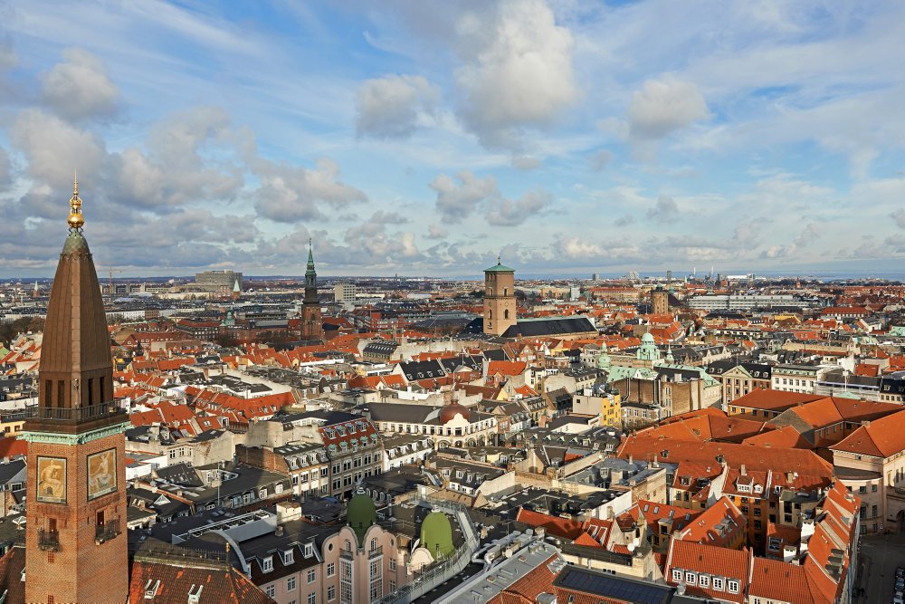 Strømmen er tilbage i København. Teknisk fejl var skyld i strømsvigtet, der også betød S-togs forsinkelser.