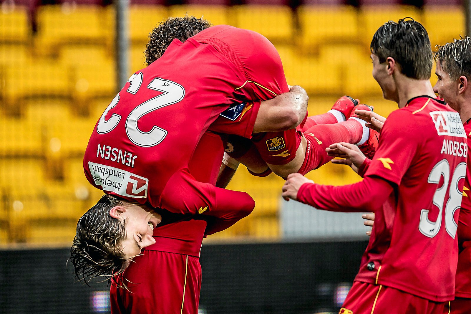 FCN foldede søndag det offensive arsenal ud, og det gik ud over AC Horsens, der tabte med hele 0-6 i Farum.